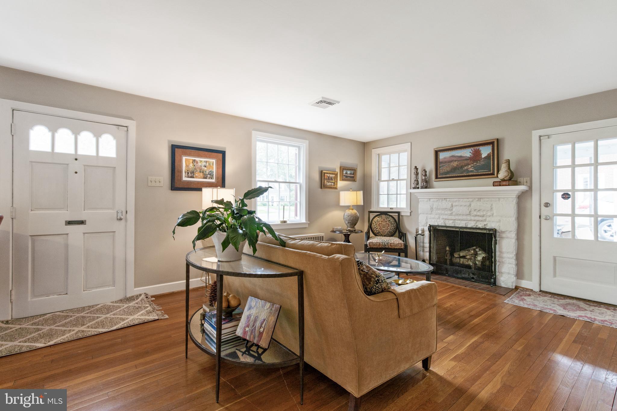 1025 Pleasure Road Lancaster, PA 17601 - Photo 13 of 33 Living room 3