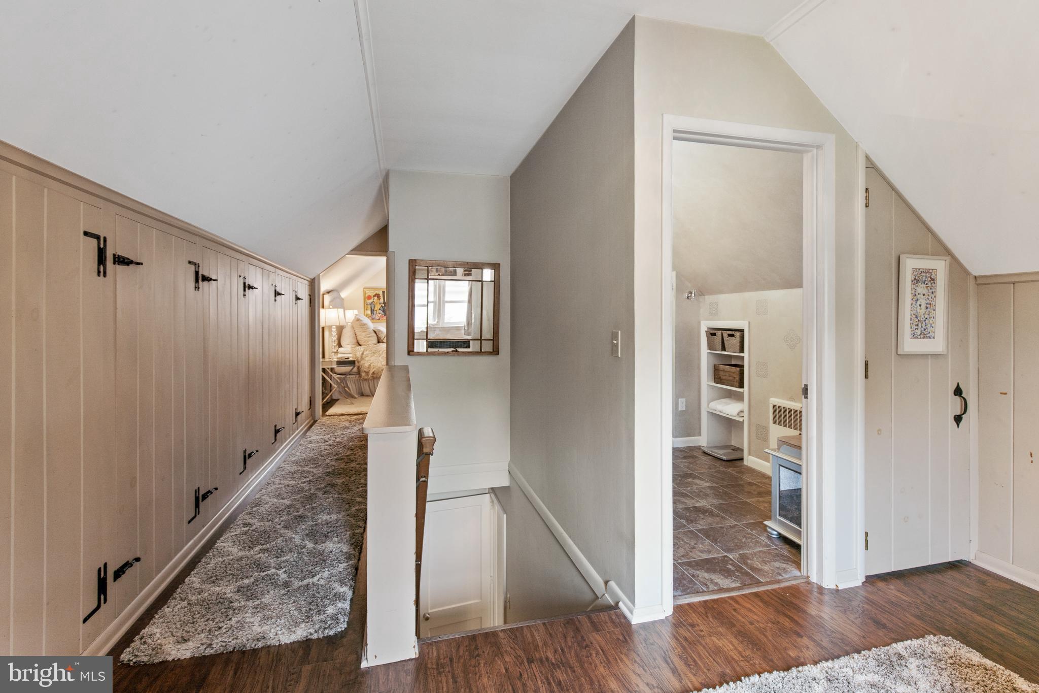 1025 Pleasure Road Lancaster, PA 17601 - Photo 21 of 33 Upper level hallway and full bath
