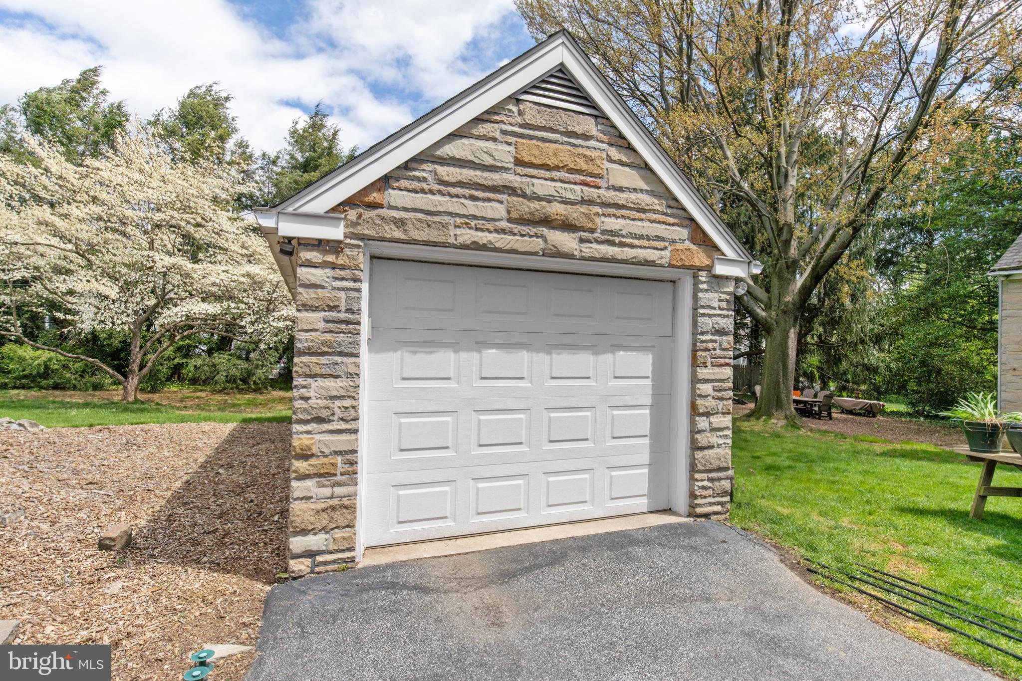 1025 Pleasure Road Lancaster, PA 17601 - Photo 30 of 33 Garage