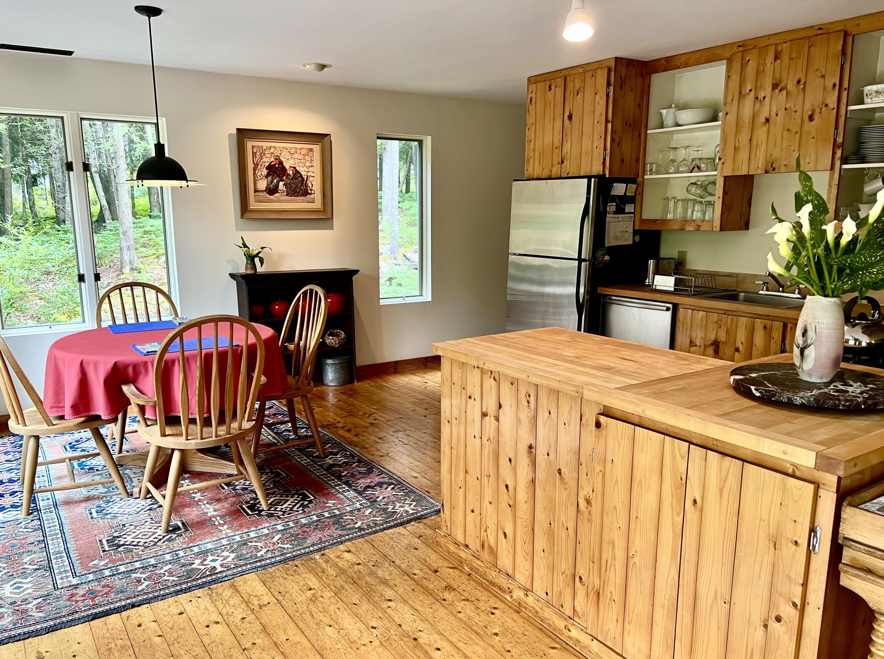 7 Cobbles End Mount Desert, ME 04660 - Photo 9 of 40 Dining/kitchen