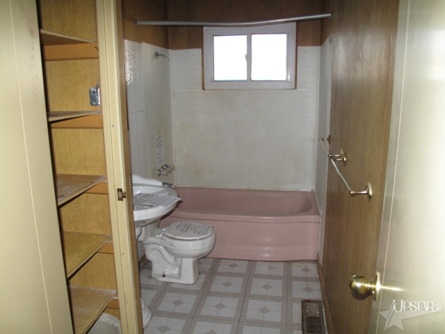 285 Park Decatur, IN 46733 - Photo 3 of 4