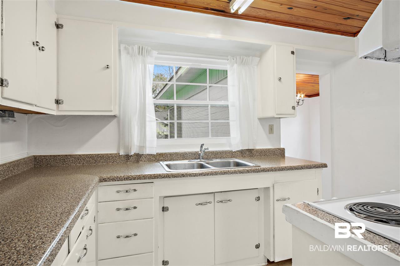 813 Prospect Avenue Fairhope, AL 36532 - Photo 5 of 25