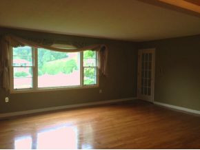 209 Robin Road Bristol, TN 37620 - Photo 4 of 24 Photo 4
