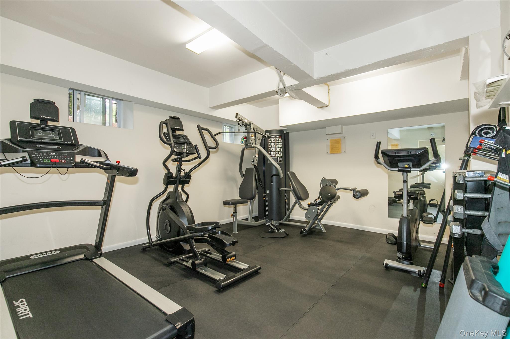 35 Knightsbridge Road, Unit 2B Great Neck, NY 11021 - Photo 14 of 20