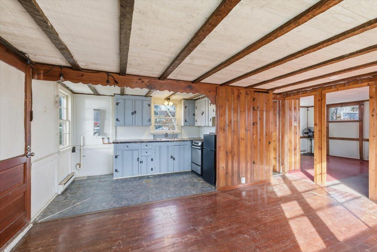 53 Carter's Bridge Road Plymouth, MA 02360 - Photo 6 of 30 a view of a hallway with closet