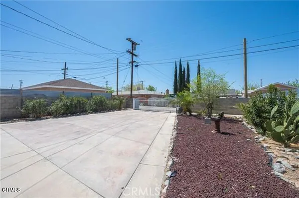 $2,600 | 45027 Division Street, Lancaster, CA 93535