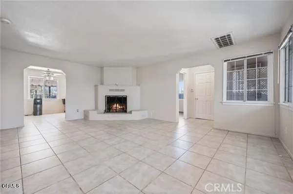 $2,600 | 45027 Division Street, Lancaster, CA 93535