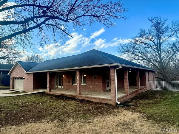 $499,900 | 203 Lakeside Drive, Bethalto, IL 62010