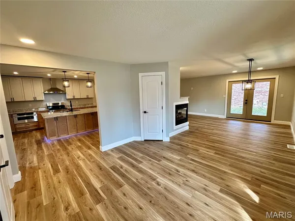 $499,900 | 203 Lakeside Drive, Bethalto, IL 62010