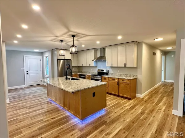 $499,900 | 203 Lakeside Drive, Bethalto, IL 62010