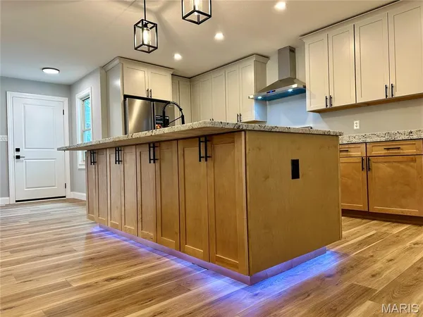 $499,900 | 203 Lakeside Drive, Bethalto, IL 62010