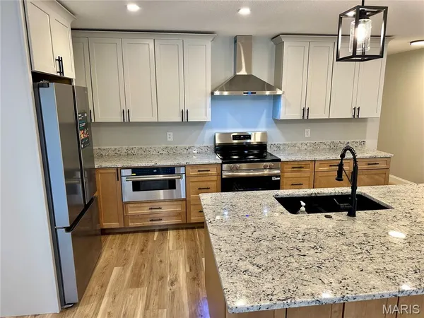 $499,900 | 203 Lakeside Drive, Bethalto, IL 62010