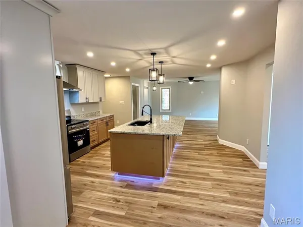 $499,900 | 203 Lakeside Drive, Bethalto, IL 62010