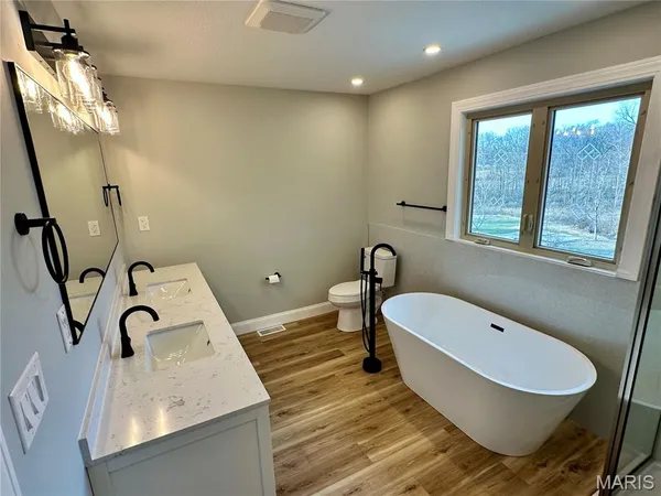 $499,900 | 203 Lakeside Drive, Bethalto, IL 62010