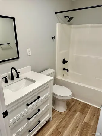 $499,900 | 203 Lakeside Drive, Bethalto, IL 62010