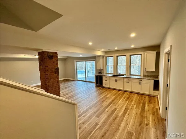 $499,900 | 203 Lakeside Drive, Bethalto, IL 62010