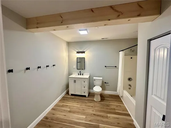 $499,900 | 203 Lakeside Drive, Bethalto, IL 62010