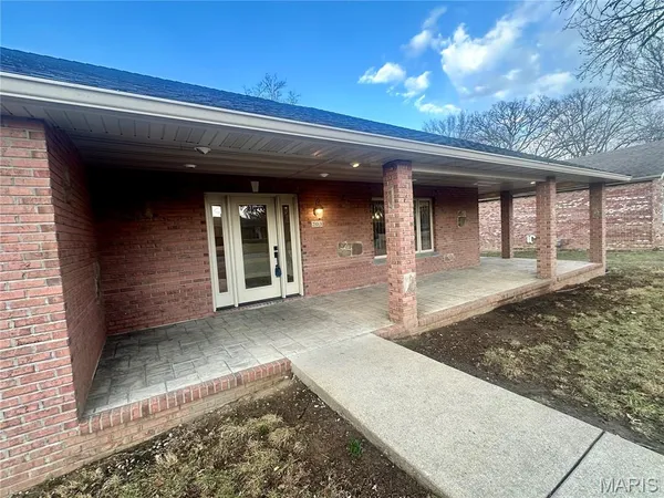 $499,900 | 203 Lakeside Drive, Bethalto, IL 62010