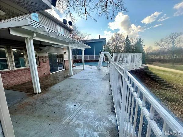 $499,900 | 203 Lakeside Drive, Bethalto, IL 62010