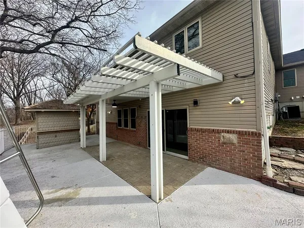 $499,900 | 203 Lakeside Drive, Bethalto, IL 62010