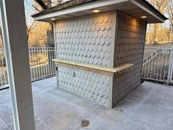 $499,900 | 203 Lakeside Drive, Bethalto, IL 62010