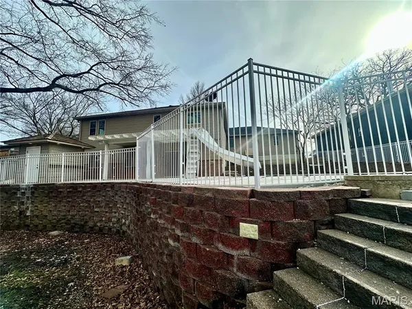 $499,900 | 203 Lakeside Drive, Bethalto, IL 62010