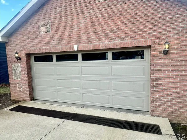 $499,900 | 203 Lakeside Drive, Bethalto, IL 62010