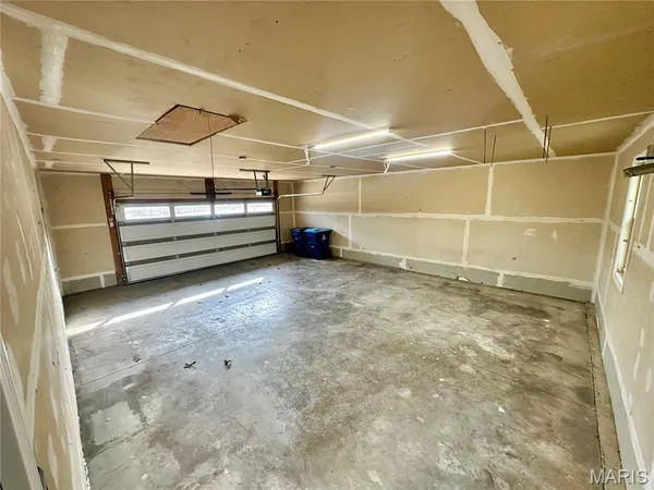 $499,900 | 203 Lakeside Drive, Bethalto, IL 62010