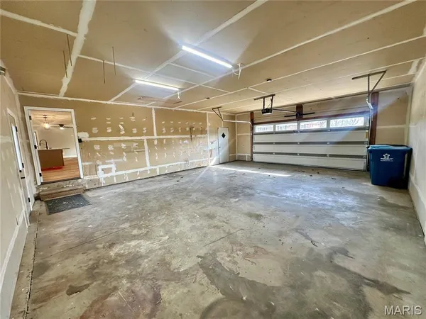 $499,900 | 203 Lakeside Drive, Bethalto, IL 62010