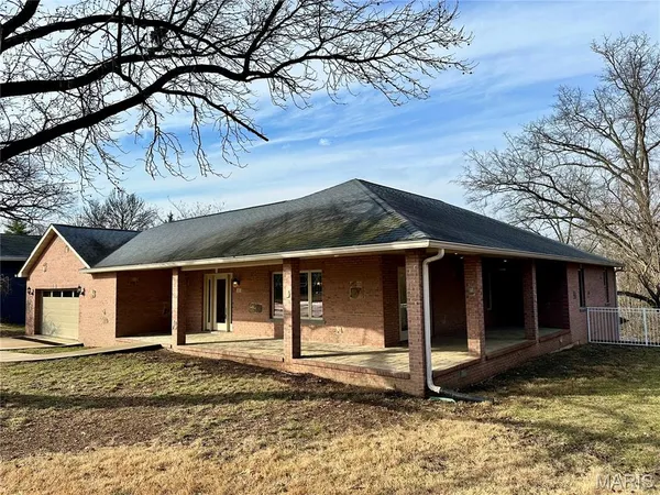 $499,900 | 203 Lakeside Drive, Bethalto, IL 62010