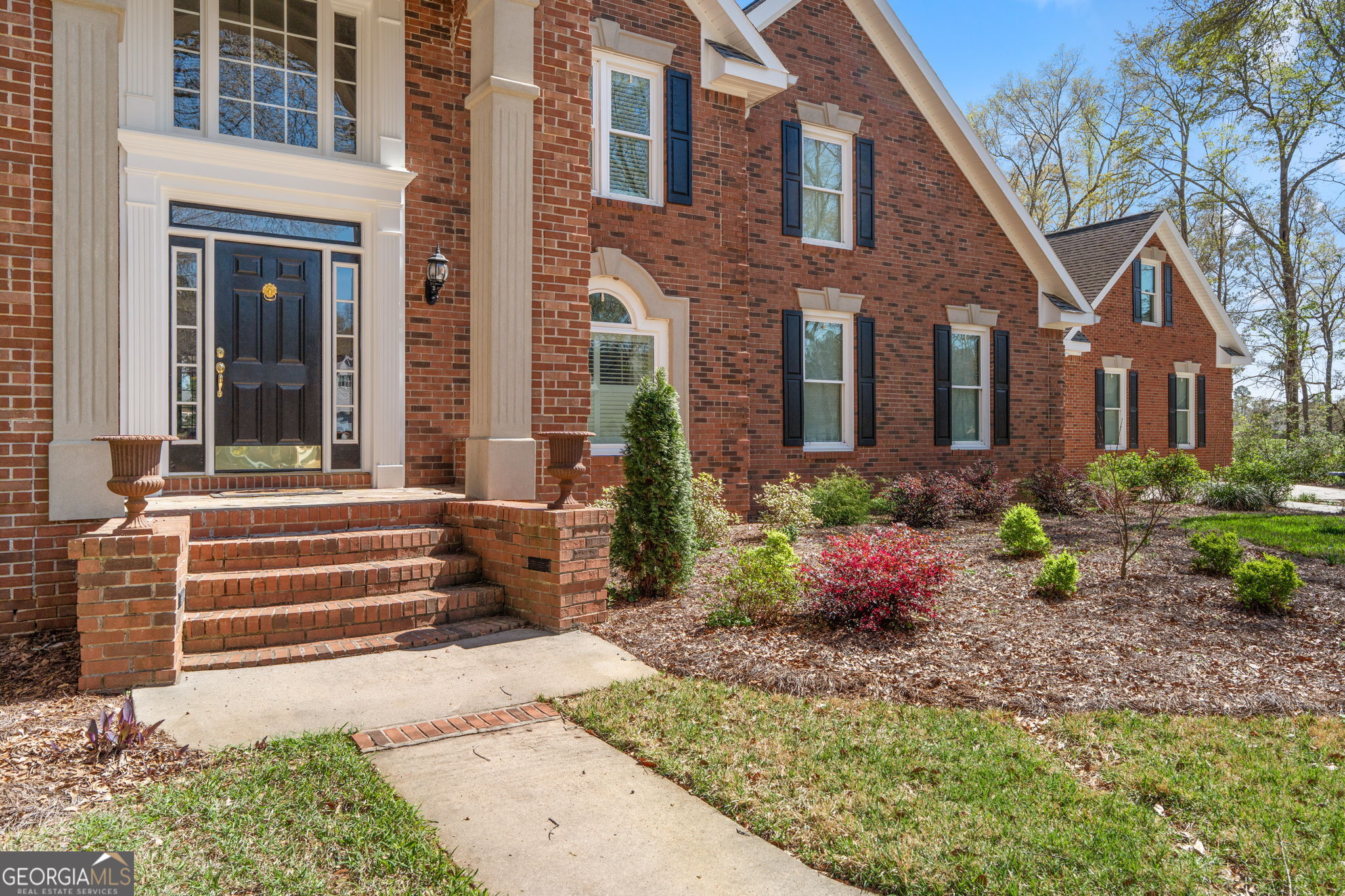 109 Crest Pointe Warner Robins, GA 31088 - Photo 4 of 86 a front view of a house with a garden