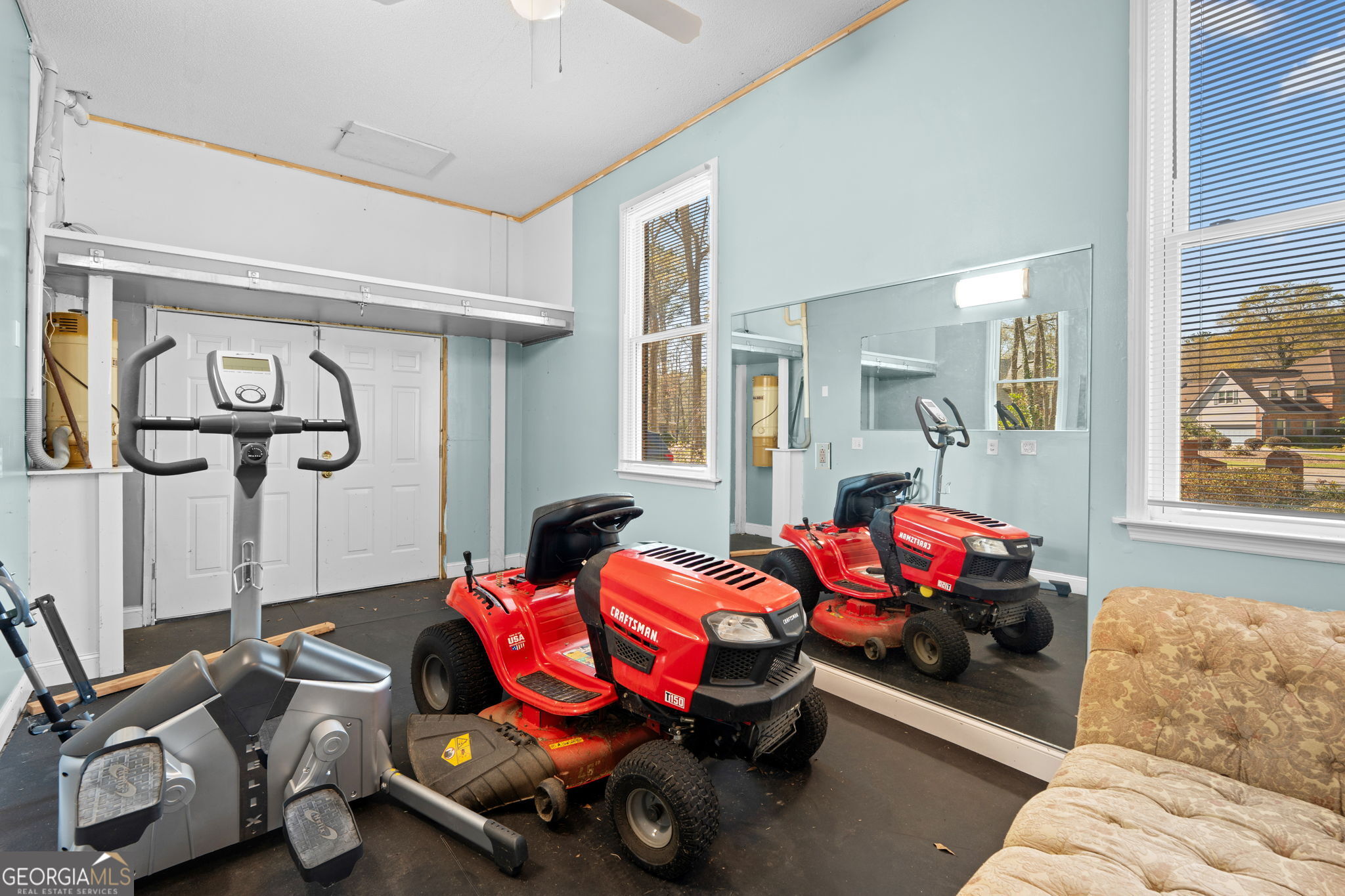 109 Crest Pointe Warner Robins, GA 31088 - Photo 42 of 86 a living room with furniture gym equipment