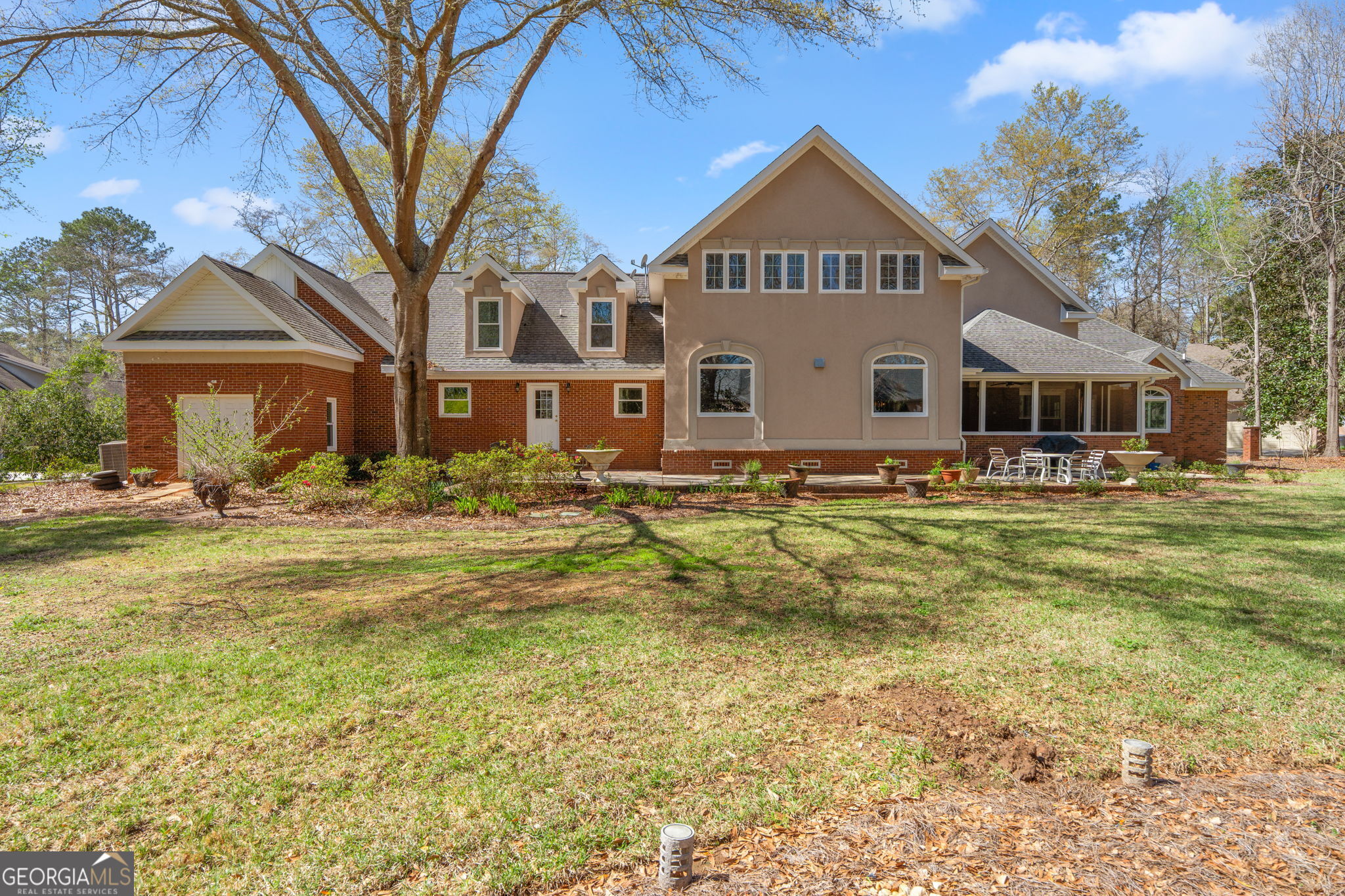 109 Crest Pointe Warner Robins, GA 31088 - Photo 82 of 86 a front view of a house with a yard