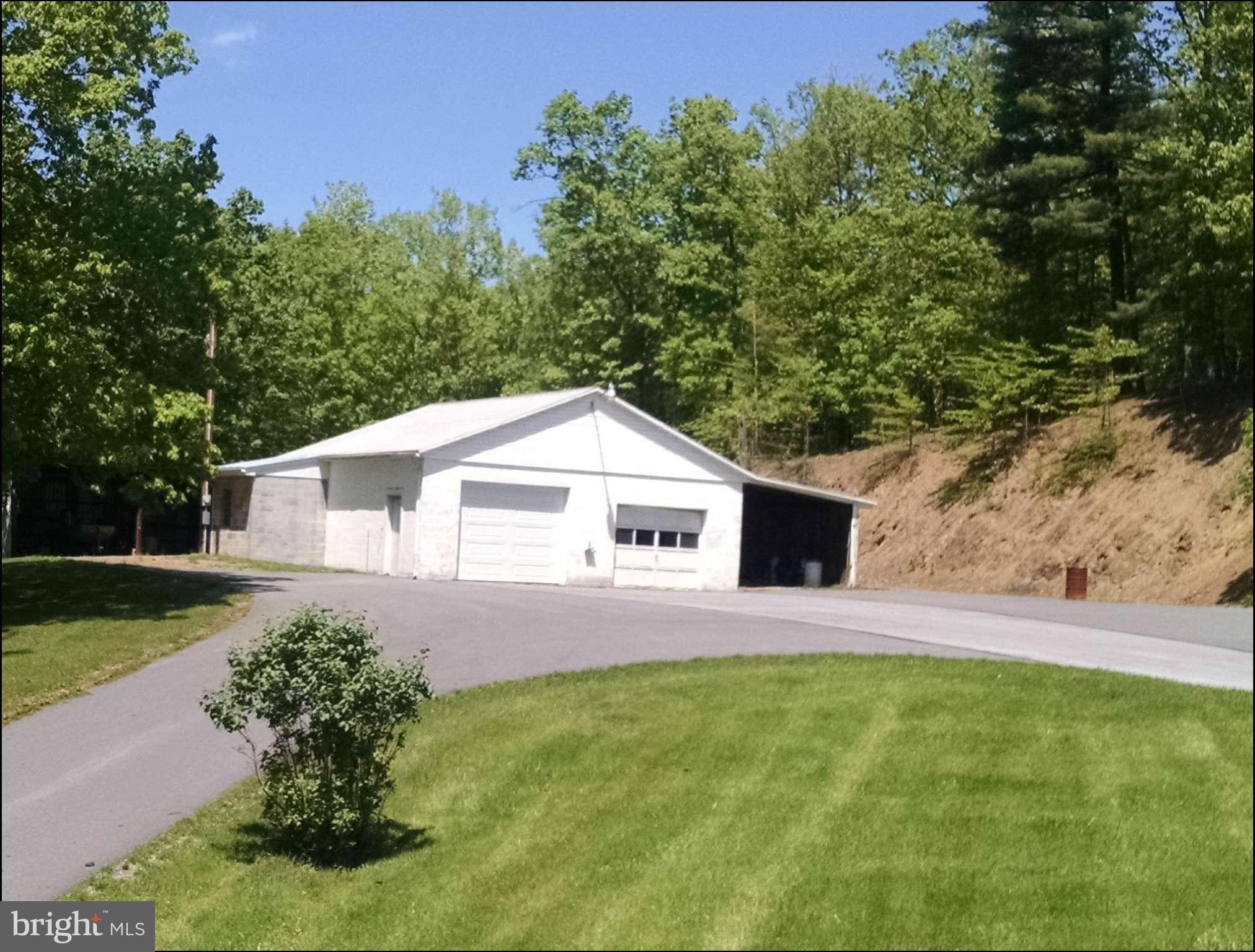 13808 Maple Ridge Hancock, MD 21750 - Photo 19 of 27 Garage