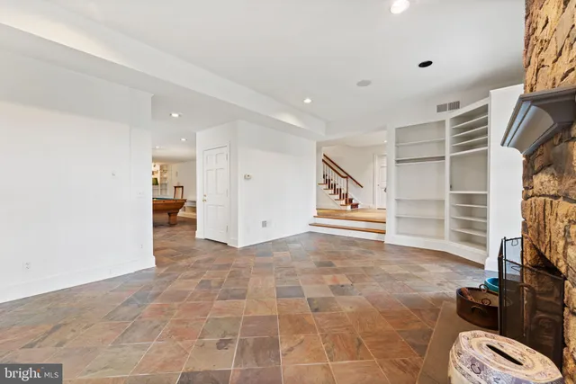 a view of entryway with workspace and bedroom view