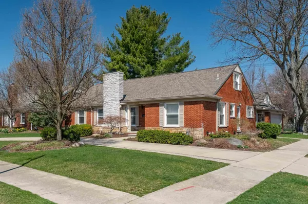 $634,000 | 1040 North Renaud Road, Grosse Pointe Woods, MI 48236