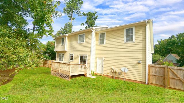 a view of a house with a backyard