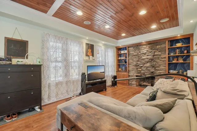 $450,000 | 7 Oakwood Street, Ypsilanti, MI 48197