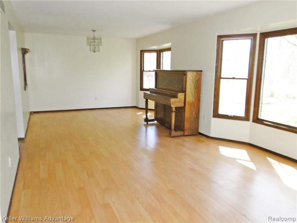 47215 Maben Road Canton, MI 48187 - Photo 6 of 19