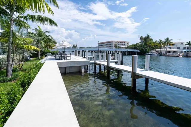 $3,950 | 8425 Crespi Boulevard, Unit TH3, Miami Beach, FL 33141