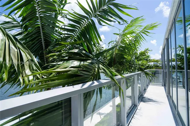 $3,950 | 8425 Crespi Boulevard, Unit TH3, Miami Beach, FL 33141