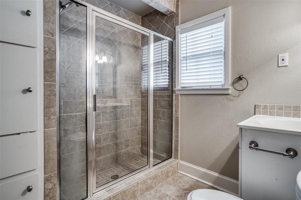 4558 Roland Avenue, Unit B Highland Park, TX 75219 - Photo 9 of 10 a bathroom with a shower and a sink