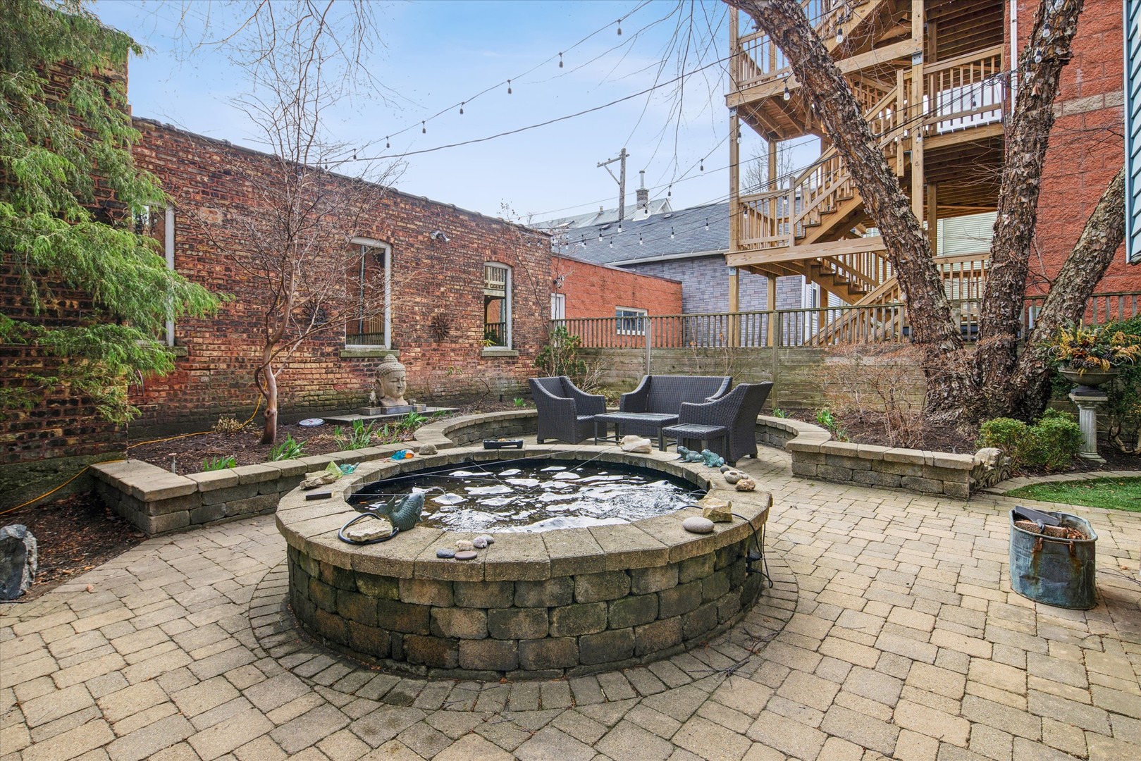3135 North Seminary Avenue, Unit 1 Chicago, IL 60657 - Photo 14 of 18 a view of a water fountain and a fountain