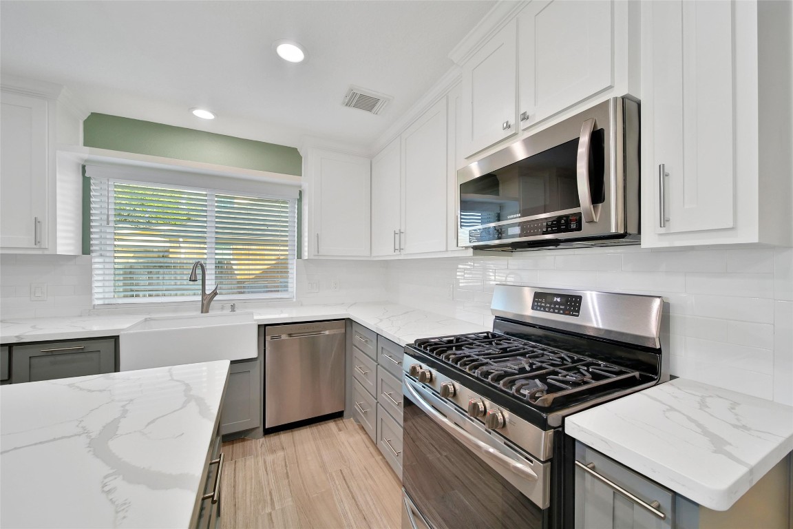 17618 Rustling Aspen Lane Houston, TX 77095 - Photo 9 of 43