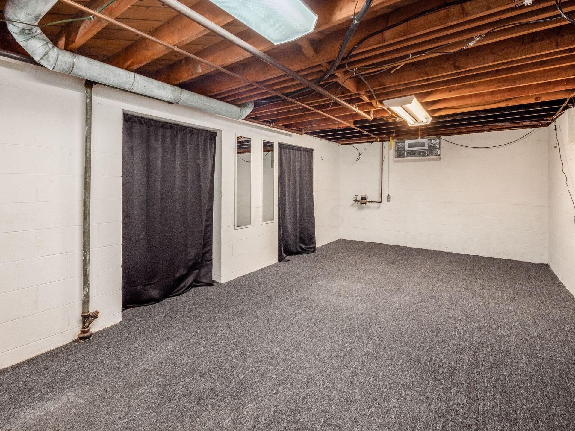 1631 Roxbury Road, Unit A2 Columbus, OH 43212 - Photo 26 of 38 The basement is the perfect home gym or office!