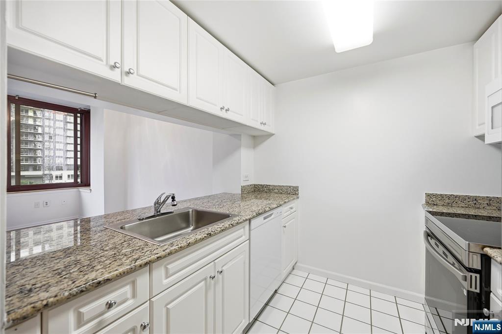 100 Old Palisade Road, Unit 1613 Fort Lee, NJ 07024 - Photo 20 of 35