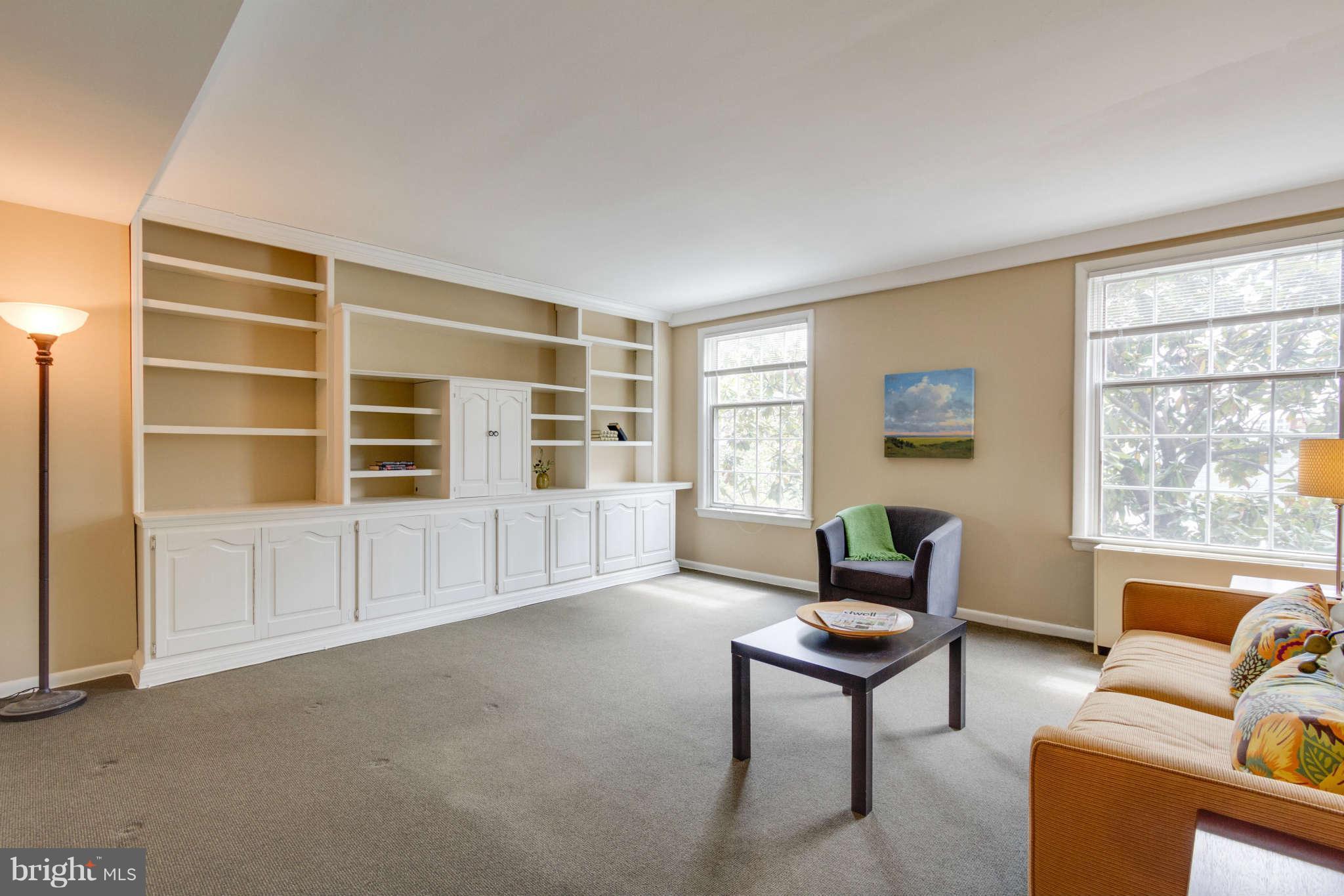 1880 Columbia Road Northwest, Unit 304 Washington, DC 20009 - Photo 5 of 28 Living Room