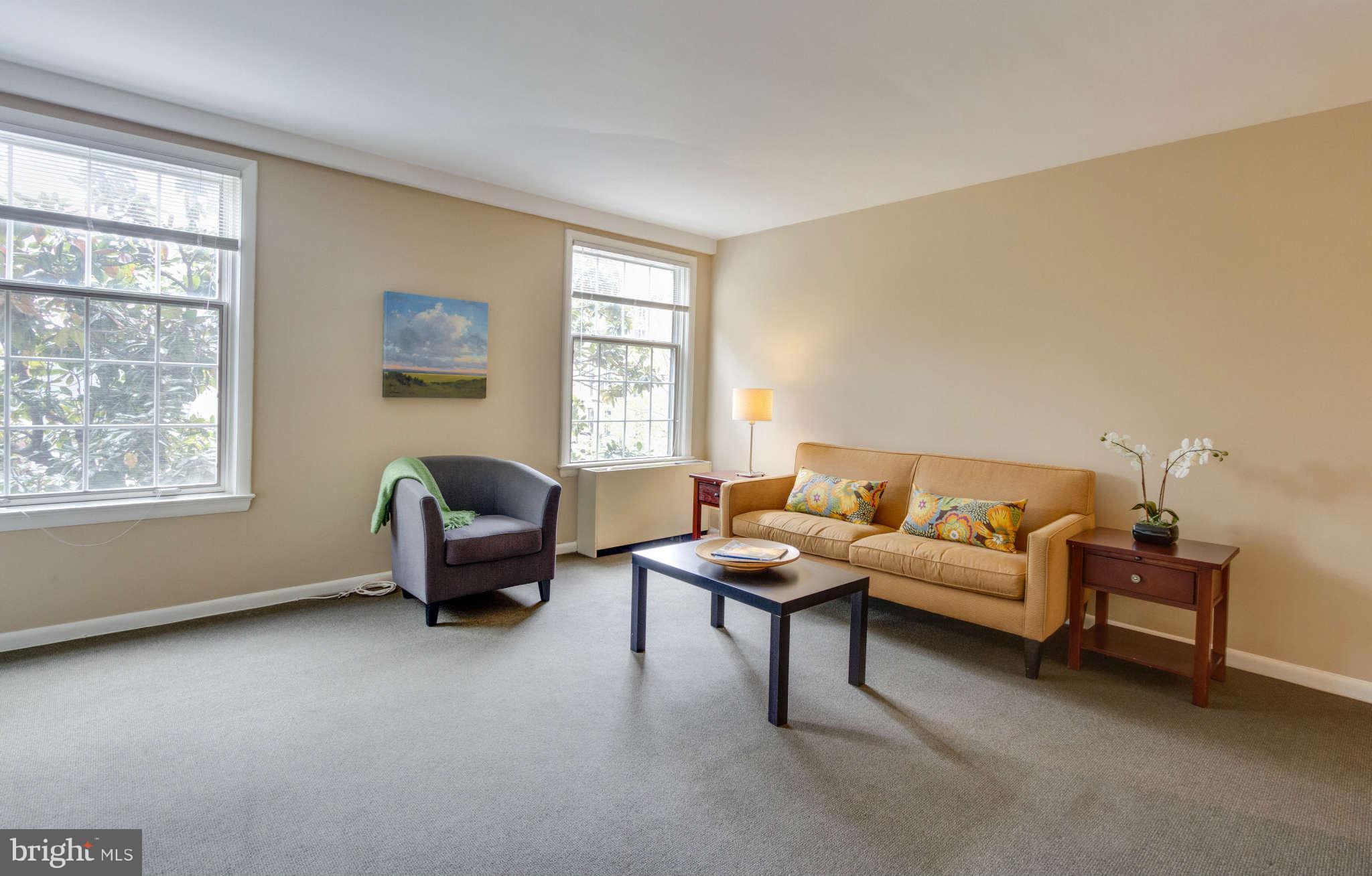 1880 Columbia Road Northwest, Unit 304 Washington, DC 20009 - Photo 7 of 28 Living Room