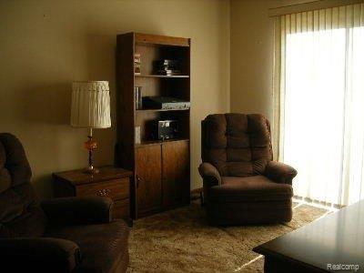 927 Fairview Avenue Rochester, MI 48307 - Photo 5 of 8 Cozy Den
