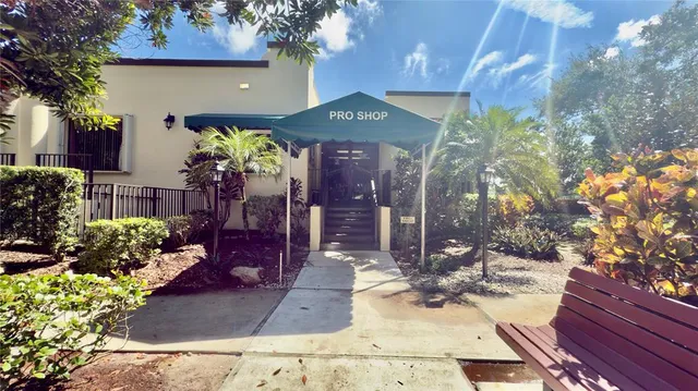 $1,975 | 9340 Lagoon Place, Unit 403, Davie, FL 33324